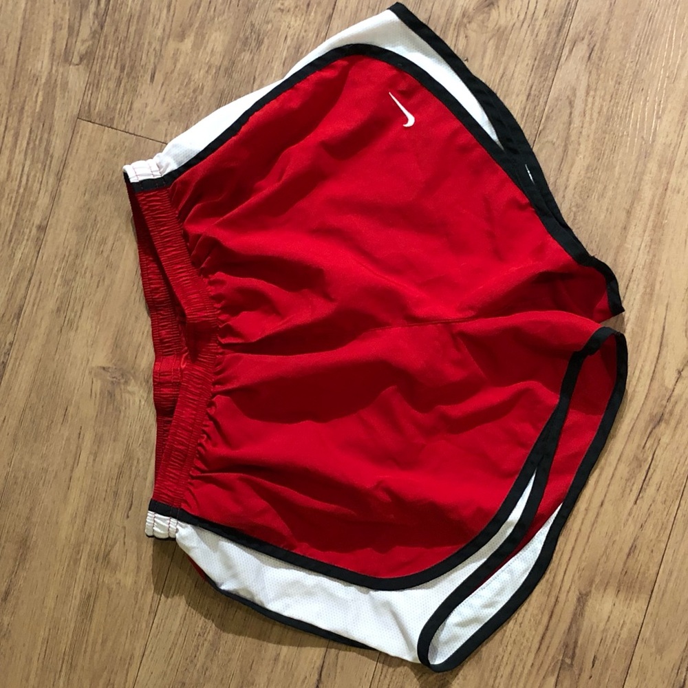 Nike shorts size medium